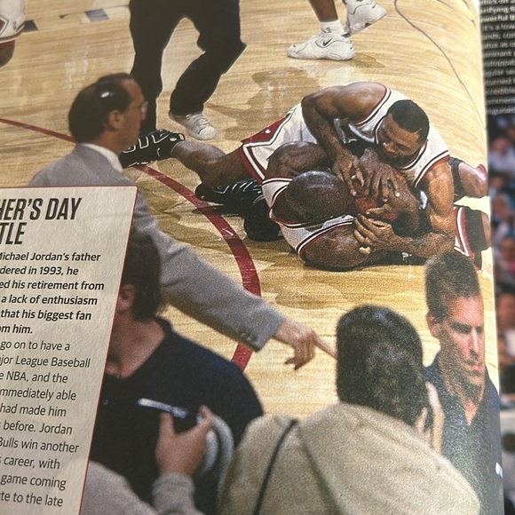 NBA Legends Magazine - Picture 6 of 7